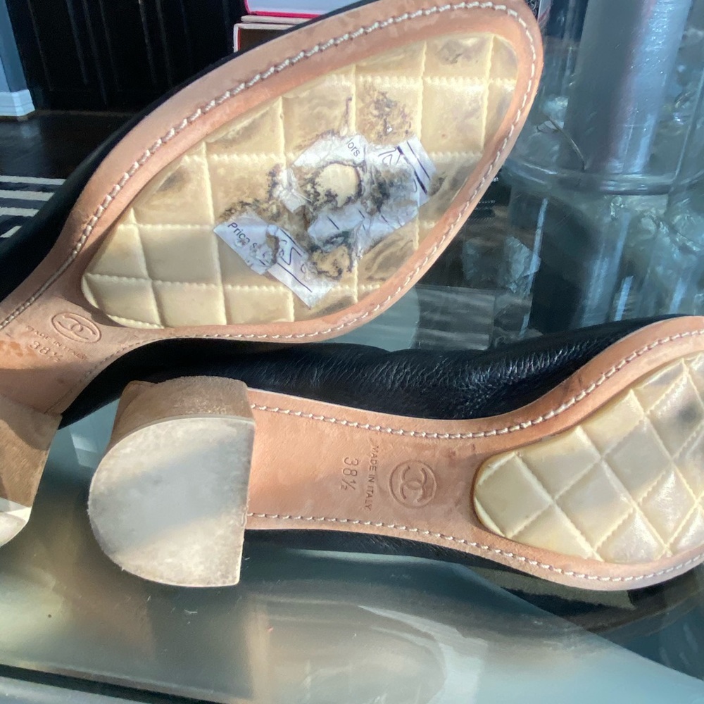 CHANEL Black and Gold Leather Ballet Flats - Picture 7 of 11